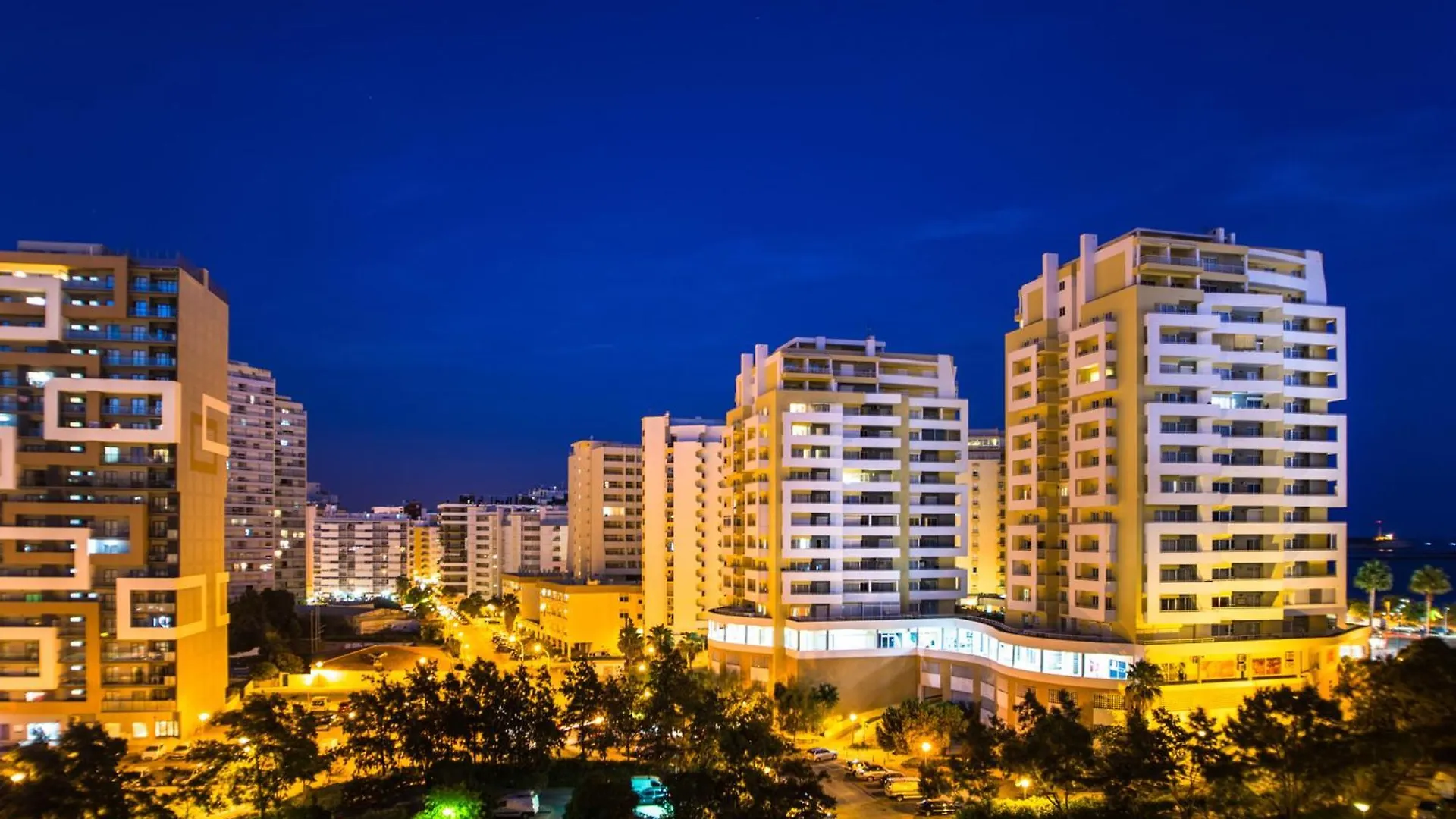 B25 - Candimar Beach Apartment Portimao 0*,  Portugal