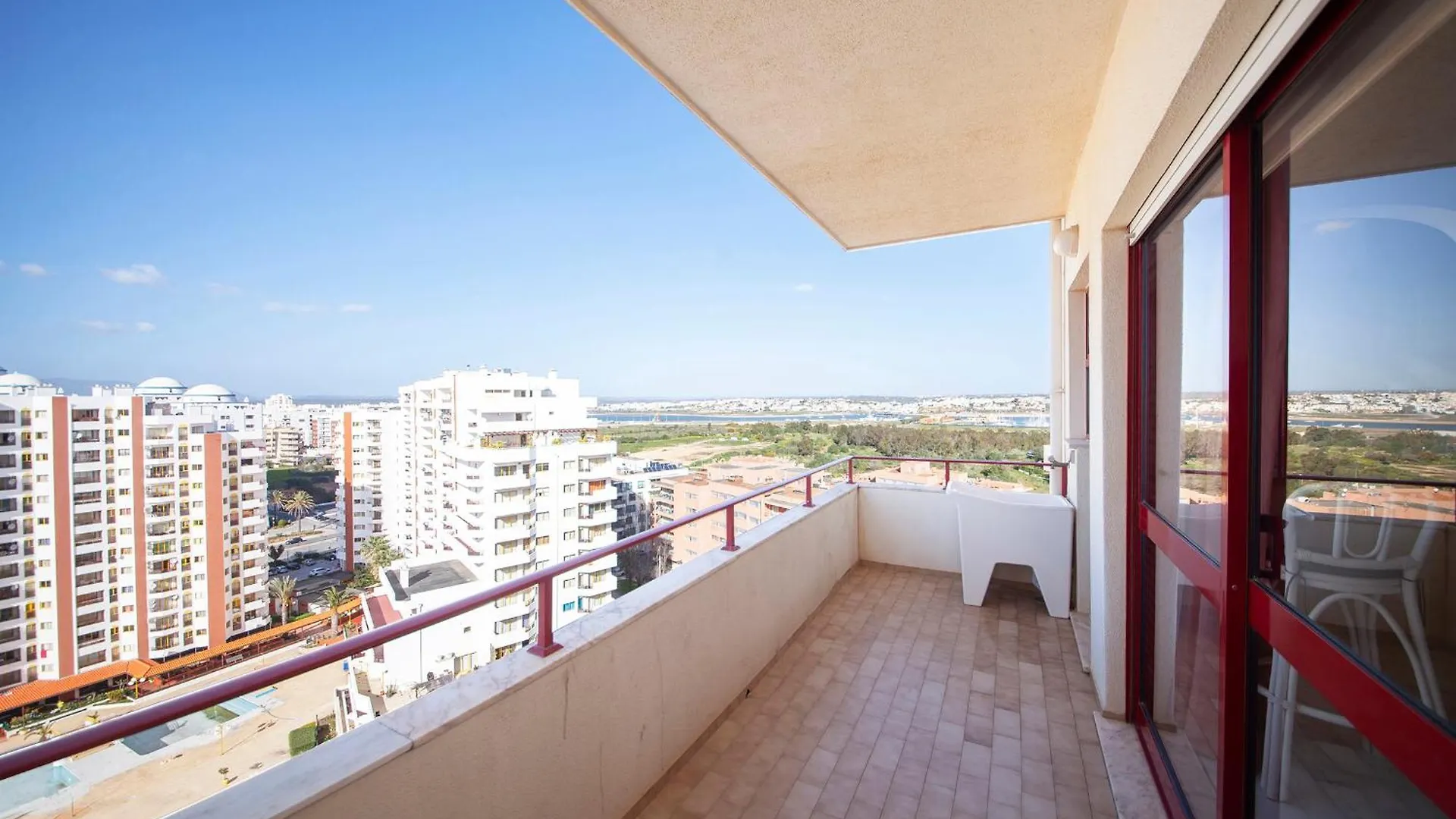 B25 - Candimar Beach Apartment Portimao 0*,  Portugal